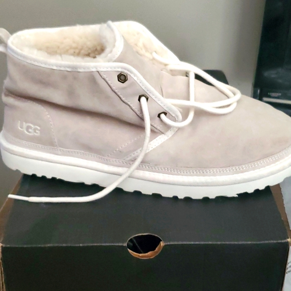 UGG